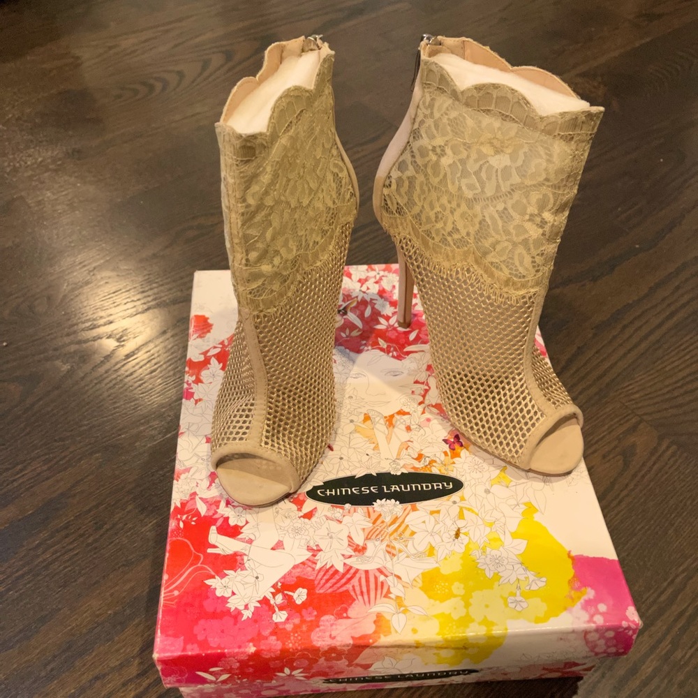 Chinese Laundry Sexy lace booties.